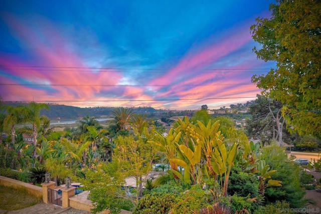 7219 Mimosa Dr, Carlsbad CA: https://media.crmls.org/mediaz/ec03eb52-2844-4784-90a9-18a6834a670d.jpg