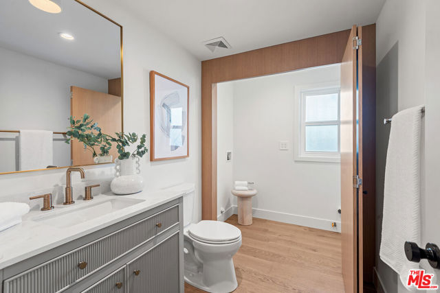 13234 Fiji Way, Marina del Rey CA: https://media.crmls.org/mediaz/ec043f38-de8d-4e84-95bf-296c13832529.jpg