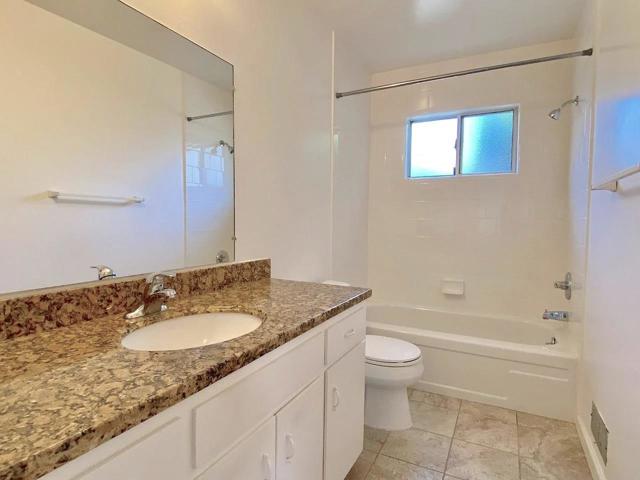 15061508 Kentfield Avenue, Redwood City CA: https://media.crmls.org/mediaz/ec044074-383d-4555-a823-2dbdcbfaeb23.jpg