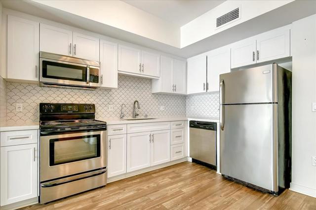 12655 Bluff Creek Drive,  CA: https://media.crmls.org/mediaz/ec04a3d7-4e97-4fd0-a060-7a427e5f4f81.jpg