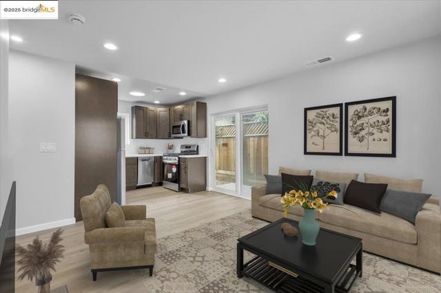 2224 107th Ave., Oakland CA: https://media.crmls.org/mediaz/ec04d727-c110-4876-ad5d-4067e305dff9.jpg