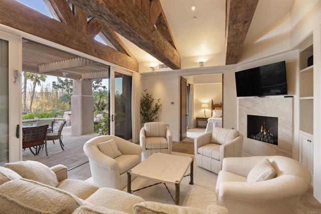 17037 El Mirador, Rancho Santa Fe CA: https://media.crmls.org/mediaz/ec057d2f-ca1a-4836-8f97-4ec5ea999233.jpg