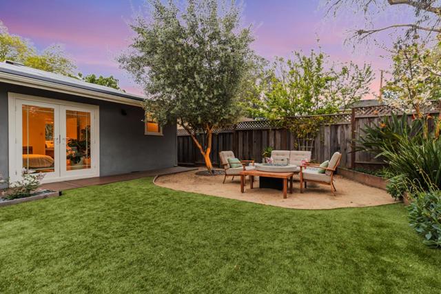 1528 Fernside Street, Redwood City CA: https://media.crmls.org/mediaz/ec059b29-5d43-40e2-9dd3-3f66aebbc42f.jpg