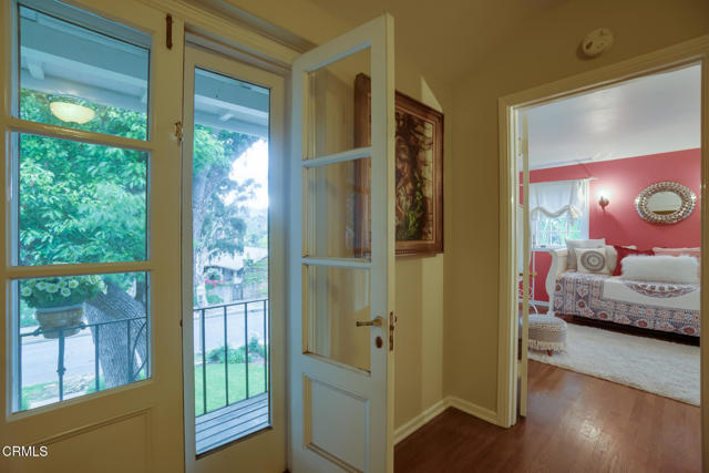 584 Rosemont Avenue, Pasadena CA: https://media.crmls.org/mediaz/ec05a758-4ba8-40ff-a5a6-990af39a084e.jpg