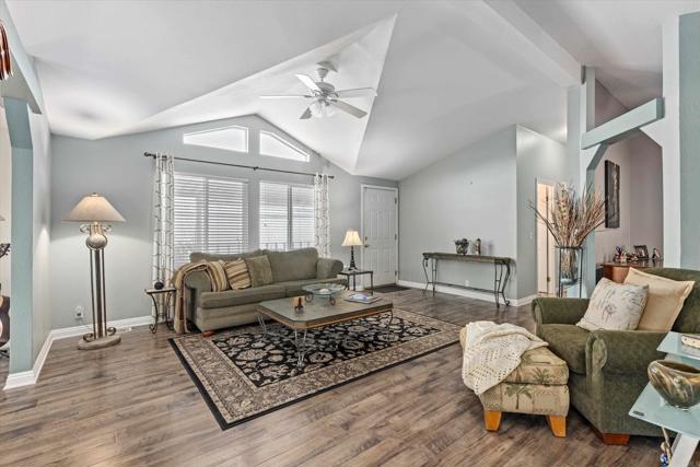 Detail Gallery Image 8 of 39 For 2280 E Valley Pkwy #4,  Escondido,  CA 92027 - 2 Beds | 2 Baths