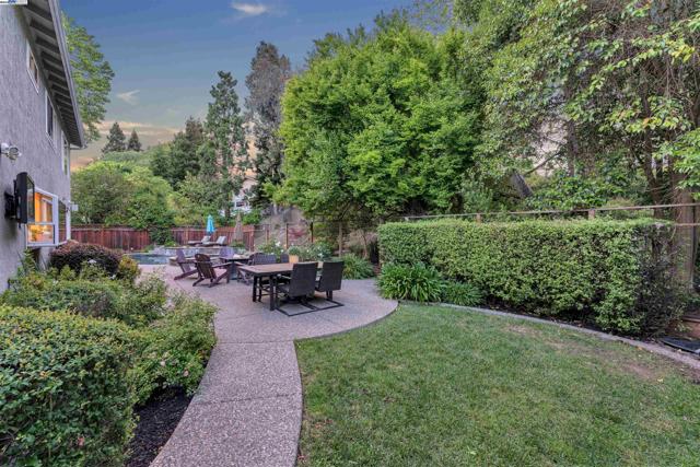 1632 Saint Norbert Dr, Danville CA: https://media.crmls.org/mediaz/ec05d810-8932-4a76-89ad-f2d722b1273c.jpg