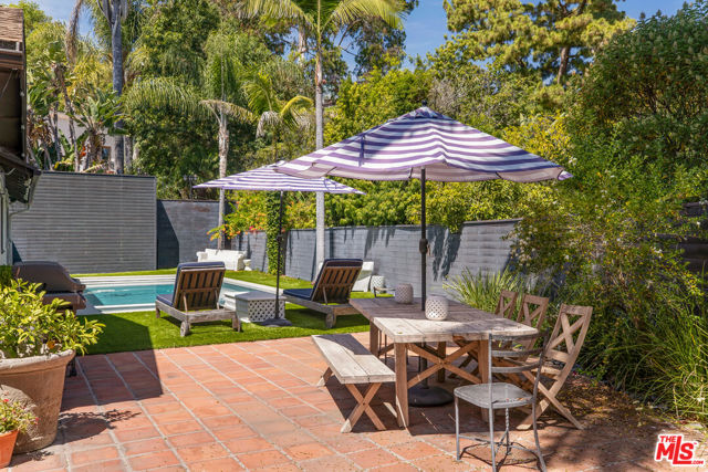 2770 La Castana Drive, Los Angeles CA: https://media.crmls.org/mediaz/ec05deef-0fbf-4e3b-bd85-c27497bf494b.jpg