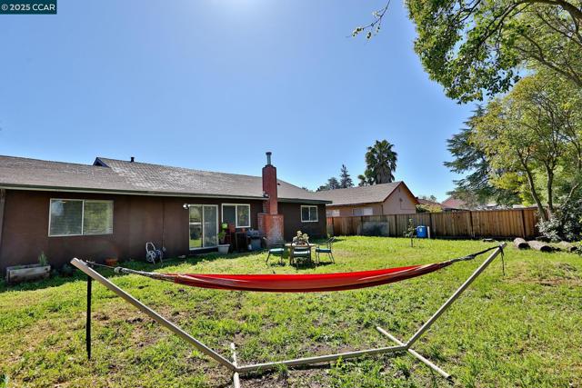 2745 Minert Rd, Concord CA: https://media.crmls.org/mediaz/ec05fcb6-9c73-4859-86ee-4b13dc8d7432.jpg