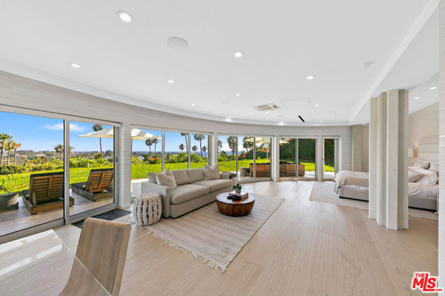 6375 Gayton Place, Malibu CA: https://media.crmls.org/mediaz/ec069d9c-c044-4f7c-9ecb-d22bec512d9d.jpg