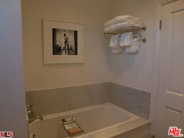 316 N Rossmore Avenue, Los Angeles CA: https://media.crmls.org/mediaz/ec06f3e8-3fa9-4b4c-baf3-ffb9da3f202a.jpg