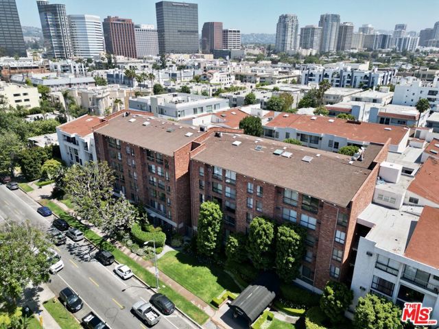 1440 Veteran Avenue, Los Angeles CA: https://media.crmls.org/mediaz/ec071e88-047b-4c68-8bf6-d7b5499a3c28.jpg