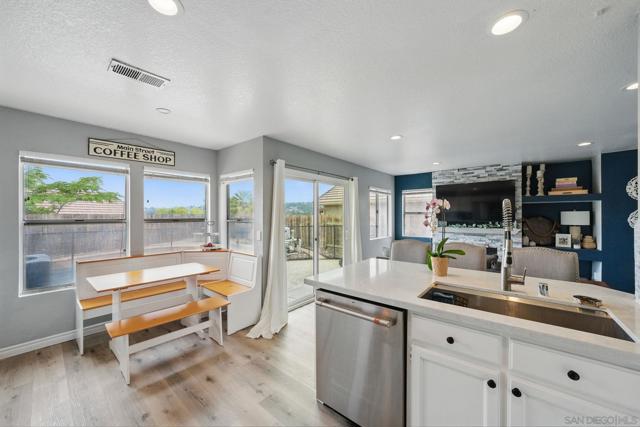 1595 Bay Meadows Dr, Alpine CA: https://media.crmls.org/mediaz/ec075184-ceb1-4e41-a639-93bb788dd648.jpg
