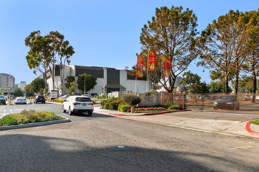 https://media.crmls.org/mediaz/ec07d15d-48d8-4a88-a3c4-fc742424160b.jpg?preset=X-Large