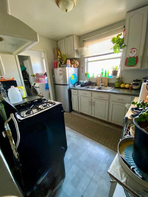 1507 E 15th Street, Oakland CA: https://media.crmls.org/mediaz/ec0827d1-5bda-4639-9d72-8474c401d9b2.jpg