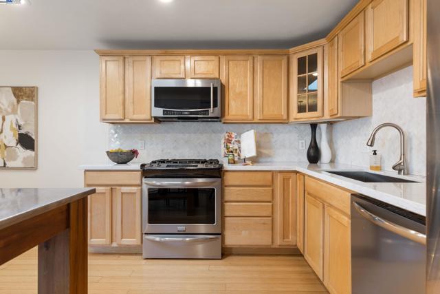 2649 San Pablo Ave, Berkeley CA: https://media.crmls.org/mediaz/ec083939-1346-4a34-8144-1b814dfdbe9f.jpg