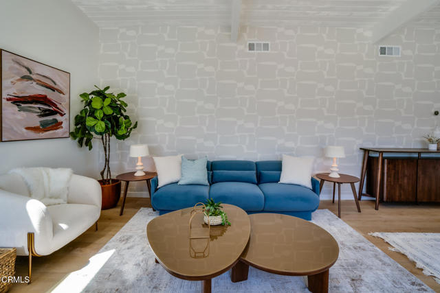 2839 N Davis Way, Palm Springs CA: https://media.crmls.org/mediaz/ec089261-b9f0-40c5-9666-19a4c147c5eb.jpg