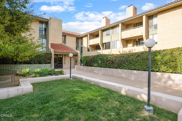 Detail Gallery Image 4 of 41 For 4275 via Arbolada #209,  Los Angeles,  CA 90042 - 3 Beds | 2 Baths