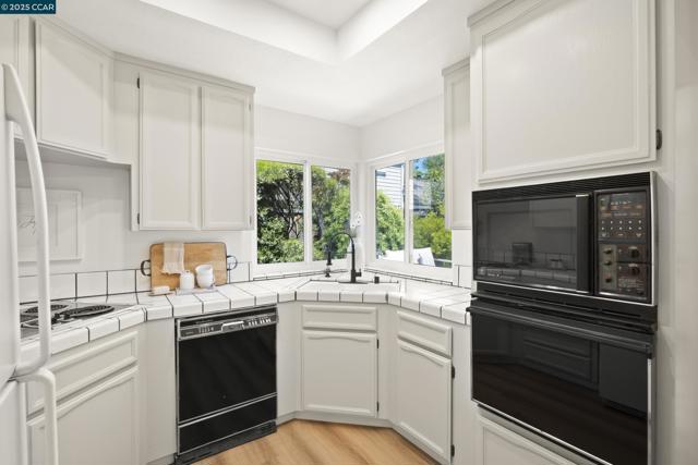 39 Crane Ct, Alameda CA: https://media.crmls.org/mediaz/ec08e3f0-b30f-4f5e-a962-b928e31d29d8.jpg