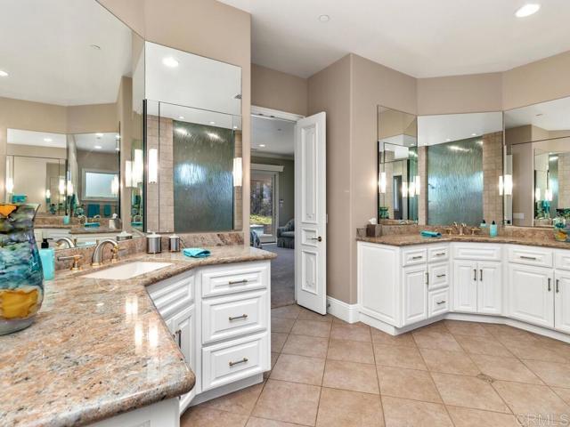 6095 Lake Vista Drive, Bonsall CA: https://media.crmls.org/mediaz/ec0962ed-b3b3-411e-8fbc-f0fc98f995b8.jpg