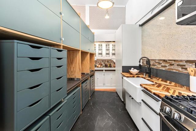 950 Noe Street, San Francisco CA: https://media.crmls.org/mediaz/ec0966d8-595b-4ef0-81c3-cc8150d7668c.jpg