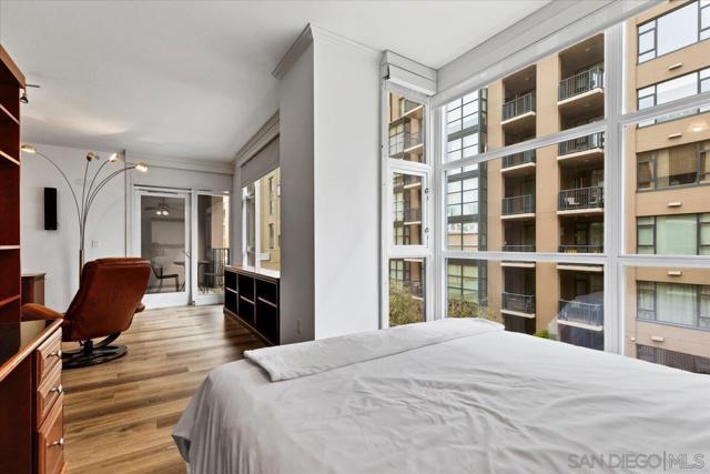 530 K St, San Diego CA: https://media.crmls.org/mediaz/ec099b14-8bed-49de-9d9d-52fe31d66fee.jpg