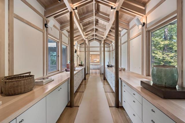 25 Toro Court, Portola Valley CA: https://media.crmls.org/mediaz/ec099bf2-d422-44f9-bd2e-387c0fc21fd1.jpg