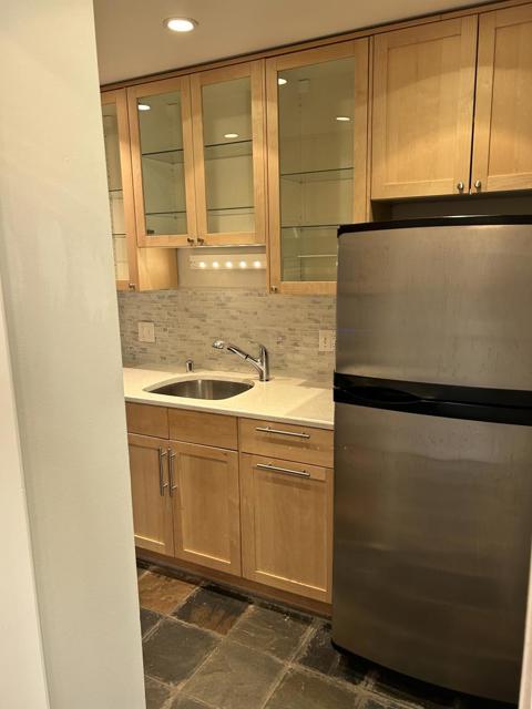 940 Peninsula Avenue, San Mateo CA: https://media.crmls.org/mediaz/ec09b237-db1f-4929-9d43-dc2ecc246f46.jpg