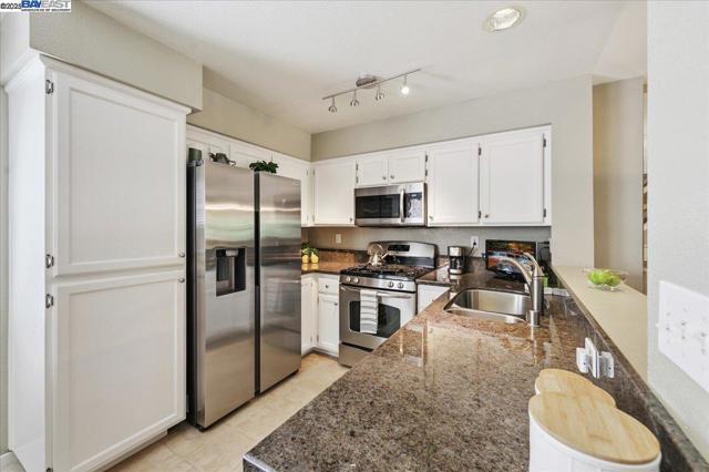 4682 Central Pkwy, Dublin CA: https://media.crmls.org/mediaz/ec09b46e-7d2f-465a-b939-c54ac637ceb0.jpg