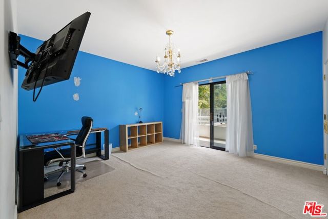 15656 Crownridge Place, Sherman Oaks CA: https://media.crmls.org/mediaz/ec09ee0f-876e-4221-8402-7f20644433dc.jpg