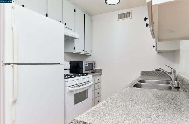Image 10 of 23 For 1215 Kenwal Rd  D