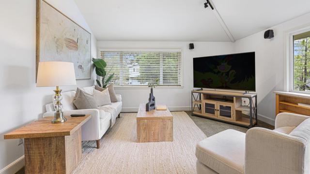 161 E Floresta Way, Portola Valley CA: https://media.crmls.org/mediaz/ec0a3b90-cb2f-47dc-8fa9-36ae41726a65.jpg