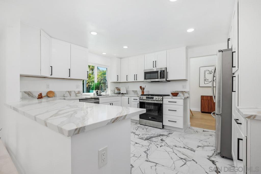 MLS #250034280SD img 11