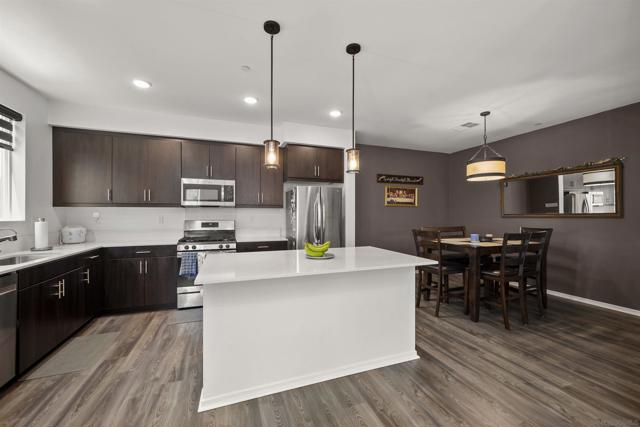 5506 Sandcliff Ln, San Diego CA: https://media.crmls.org/mediaz/ec0b6db1-28d4-46c9-ae5a-8b738b2b45d8.jpg