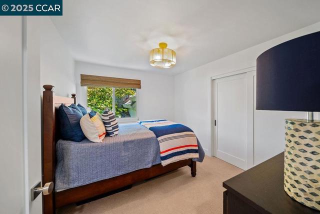 33 Los Arabis Circle, Lafayette CA: https://media.crmls.org/mediaz/ec0b7363-1c0f-40e4-b64f-ac38b5b9974b.jpg