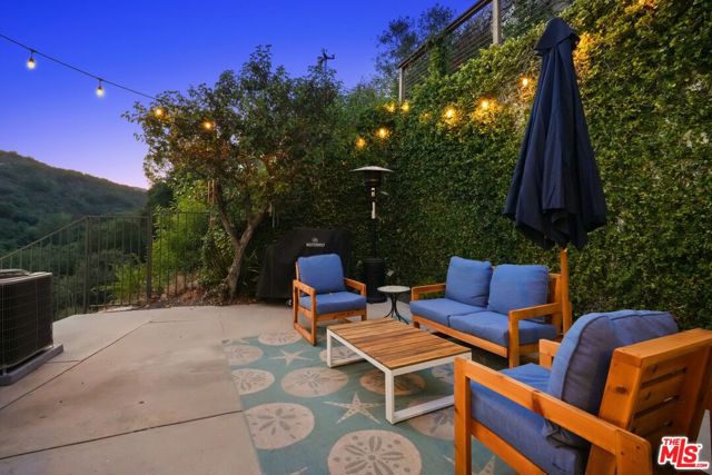 3418 Dorothy Road, Topanga CA: https://media.crmls.org/mediaz/ec0c269e-994f-441f-8aba-691793799402.jpg