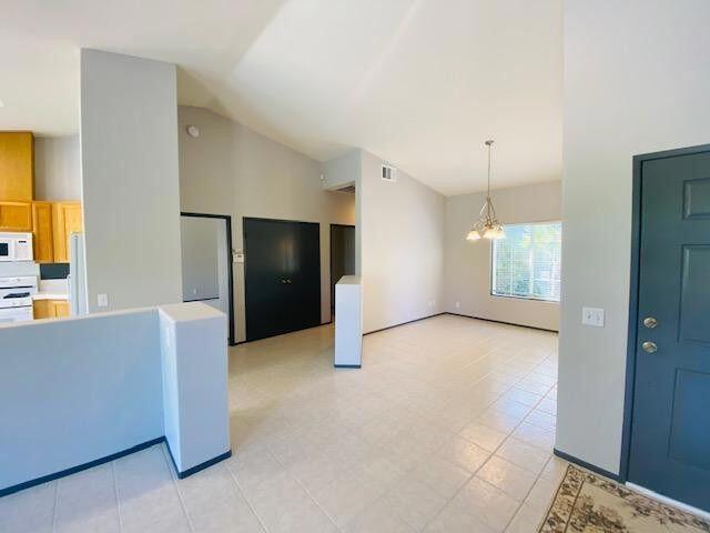 230 Strada Fortuna, Palm Desert CA: https://media.crmls.org/mediaz/ec0caa35-81af-4771-811a-28549775b82d.jpg