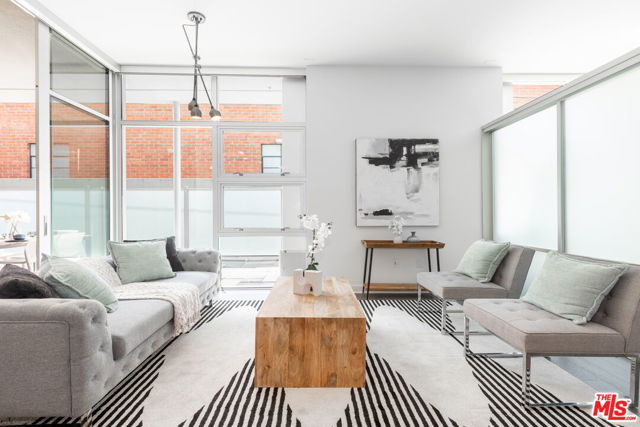 4080 Glencoe Avenue, Marina del Rey CA: https://media.crmls.org/mediaz/ec0ce0eb-34d4-4705-9d9f-704706231766.jpg