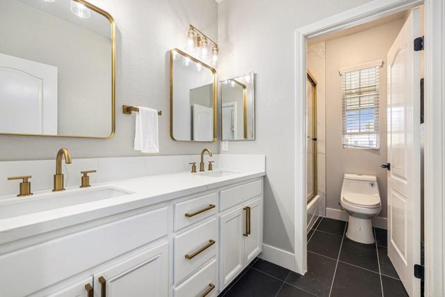 Detail Gallery Image 18 of 31 For 1924 Crossroads St, Chula Vista,  CA 91915 - 5 Beds | 4 Baths