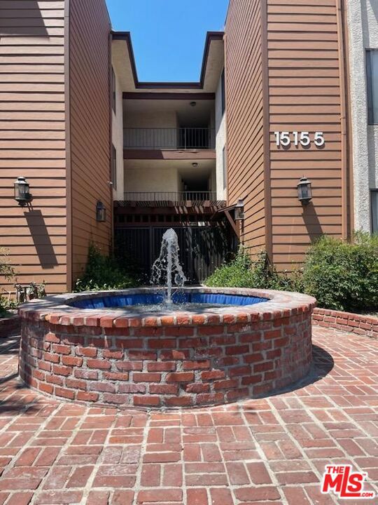 15155 Sherman Way, 10 photo 3