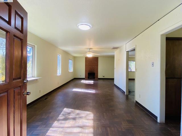 7705 Orford Rd, Stockton CA: https://media.crmls.org/mediaz/ec0dfd1f-d900-4923-879e-6c8e665fc14d.jpg