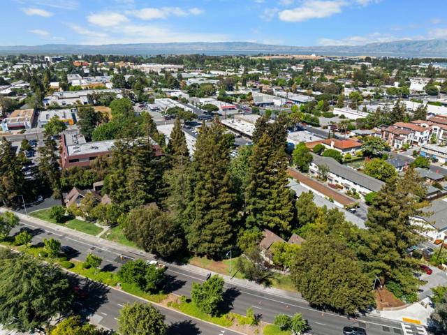 2518 W Middlefield Road, Mountain View CA: https://media.crmls.org/mediaz/ec0ea512-53df-402c-b437-197bd09fa207.jpg
