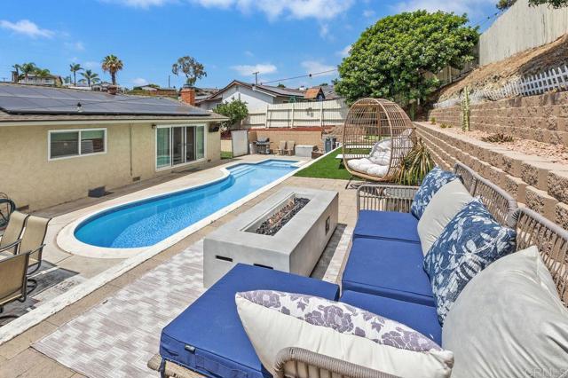 833 Halecrest Drive, Chula Vista CA: https://media.crmls.org/mediaz/ec0ecd1b-6846-4c85-8804-c4d3b0734963.jpg