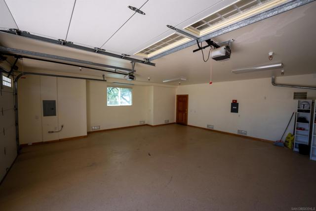 24726 Zanja Place, Ramona CA: https://media.crmls.org/mediaz/ec0f829b-741e-4037-b3bb-f72a275f2d88.jpg