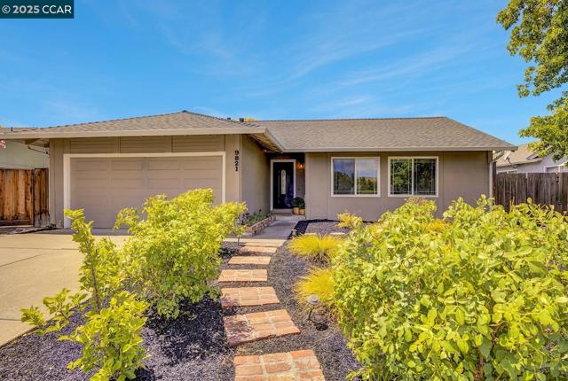 9821 Broadmoor Dr, San Ramon CA: https://media.crmls.org/mediaz/ec101ab3-2ca3-4a93-a77a-0e6cabb74b74.jpg
