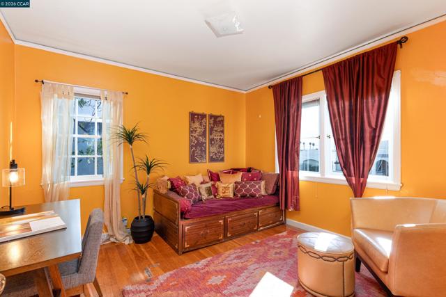 2600 55Th Ave, Oakland CA: https://media.crmls.org/mediaz/ec10dfb8-51e9-4d49-bc4a-0b5c33dd48d2.jpg