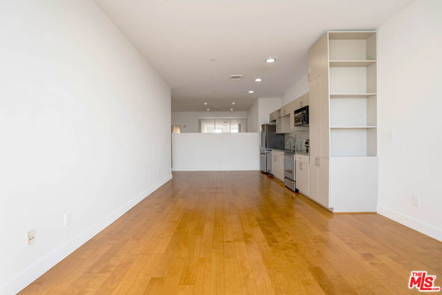 3810 Wilshire Boulevard, Los Angeles CA: https://media.crmls.org/mediaz/ec1112cd-fd6b-411d-8d6c-3908e440376a.jpg