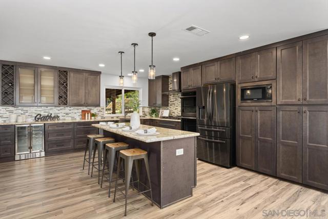 14210 Tierra Bonita Road, Poway CA: https://media.crmls.org/mediaz/ec11803f-1c49-4a4b-98a5-df71aa9e6662.jpg