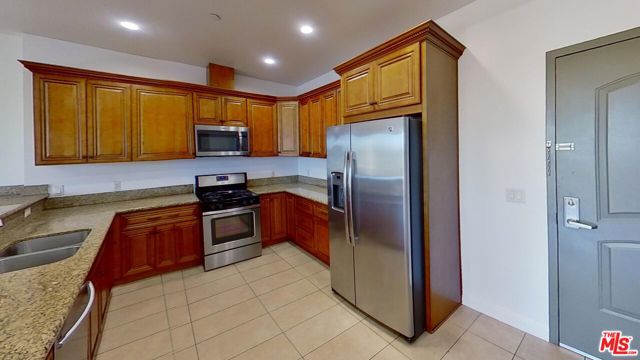 345 S Gramercy Place, Los Angeles CA: https://media.crmls.org/mediaz/ec11bef1-ed37-4e76-b0c8-f200f83a638e.jpg