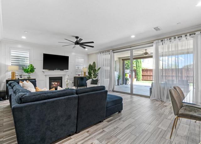 1737 Cranbrook Court, Lathrop CA: https://media.crmls.org/mediaz/ec11efa5-4c77-4cb2-8bfe-77086114439f.jpg