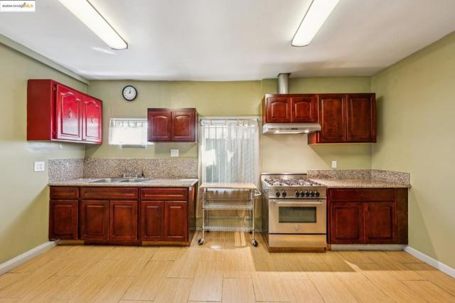 1820 International Blvd, Oakland CA: https://media.crmls.org/mediaz/ec12e23b-44f1-4d1b-9644-0904e3afc6fa.jpg
